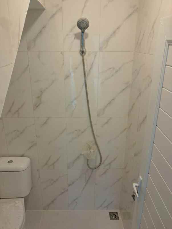 rumah baru 2 lantai siap huni di banyumanik semarang