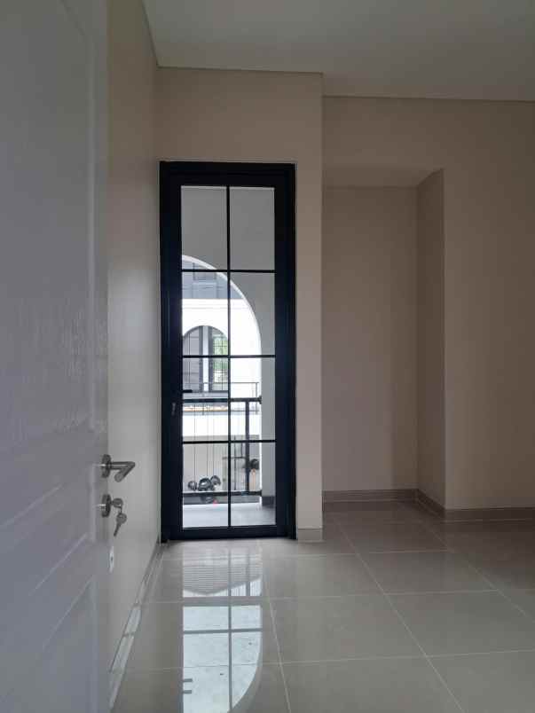 rumah baru 2 lantai siap huni di banyumanik semarang