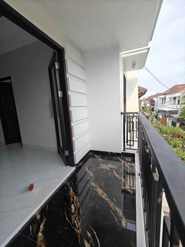 rumah baru dalam komplek di pondok bambu jaktim