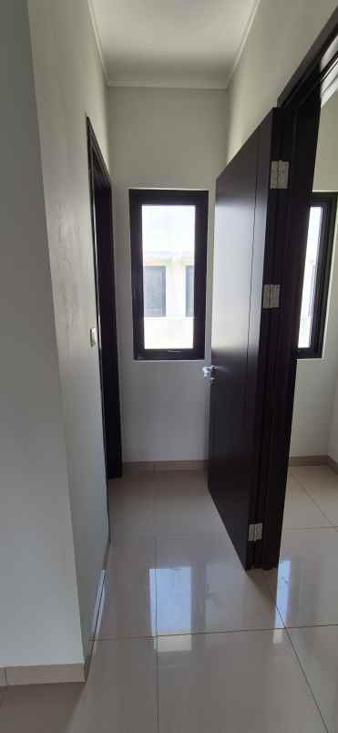 rumah baru depan clubhouse di regia summarecon bekasi