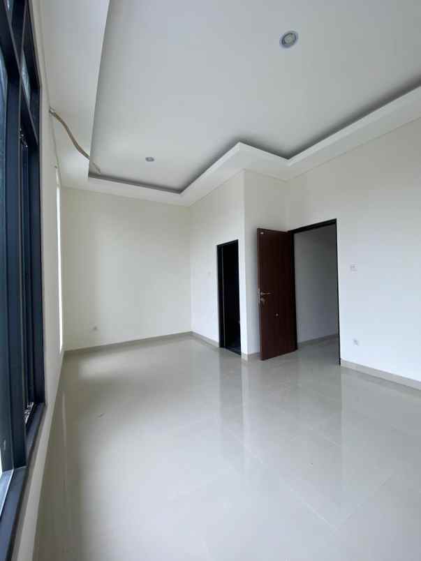 rumah baru gress 2 lantai rungkut mapan