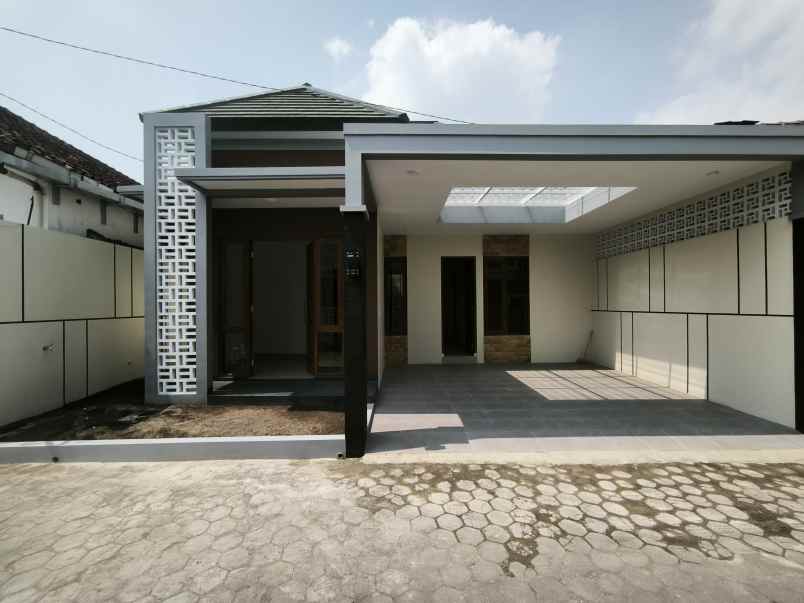 rumah baru siap huni dekat pasar cebongan