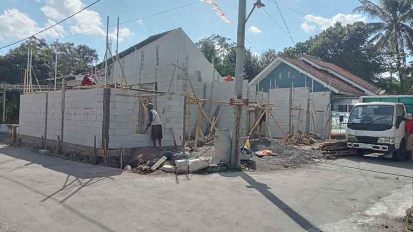 rumah cantik dekat rs mitra paramedika di ngaglik