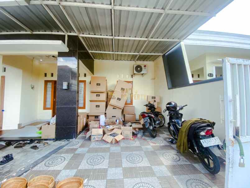 rumah cantik dekat stadion maguwoharjo plaza ambarukmo