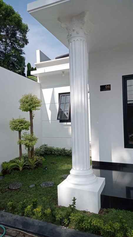 rumah cantik klasik modern dekat kampus unisa