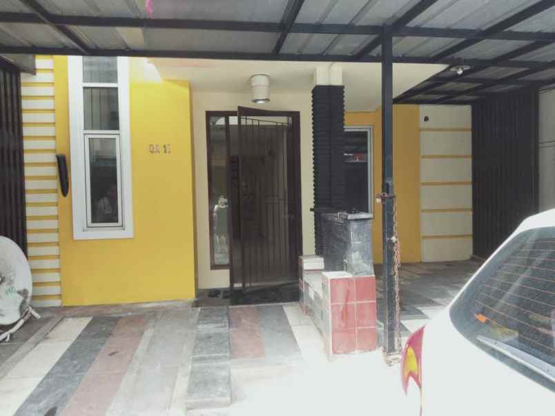 rumah cantik lokasi strategis di bintara bekasi barat