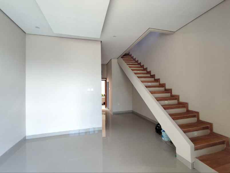 rumah cantik minimalis 2 lantai di cibiru hilir