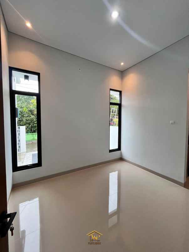 rumah cantik nyaman lokasi strategis dekat kampus uii