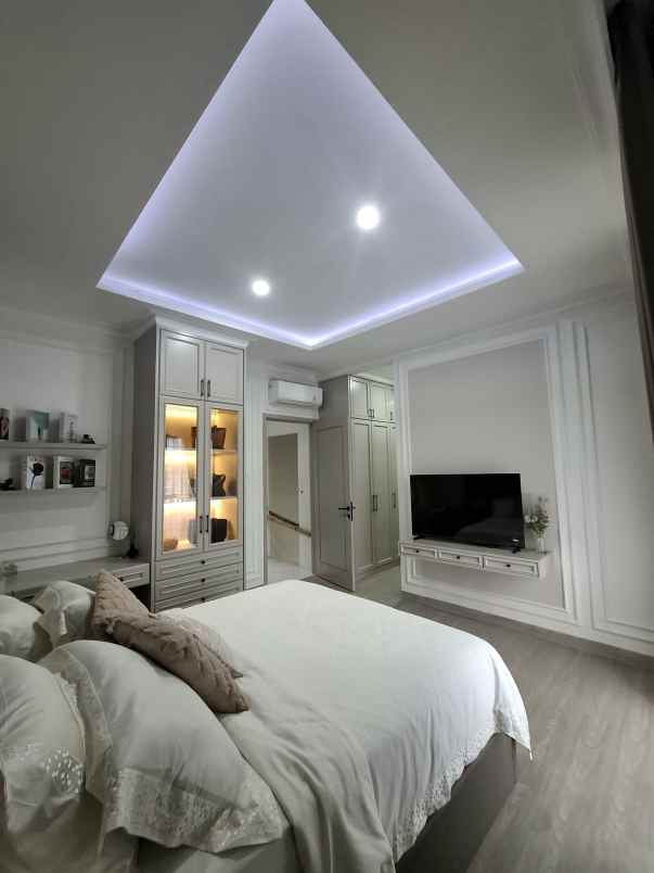 rumah cluster strategis di mampang prapatan jaksel