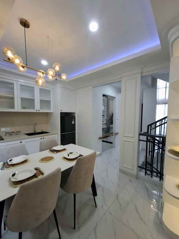 rumah cluster strategis di mampang prapatan jaksel