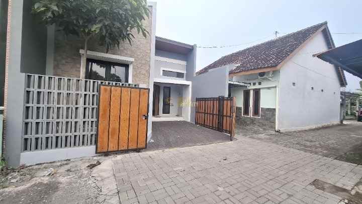 rumah design modern siap huni dekat ringroad barat