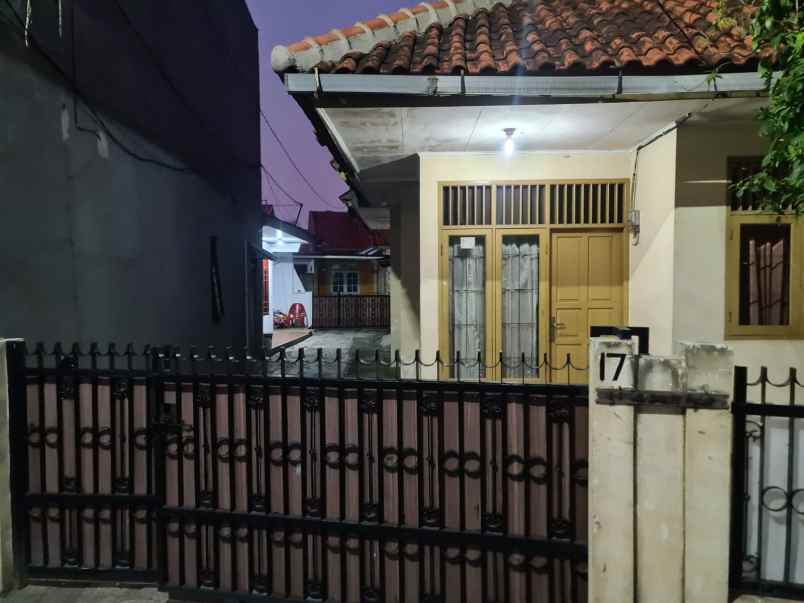 rumah di jl panti asuhan pondok aren tangerang selatan