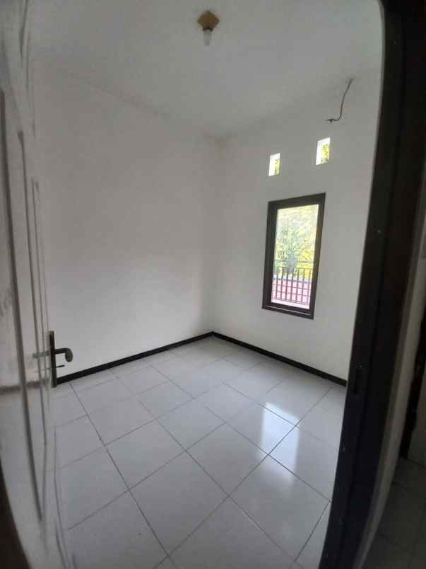 rumah disewakan joyoboyo wonokromo surabaya 2 lantai