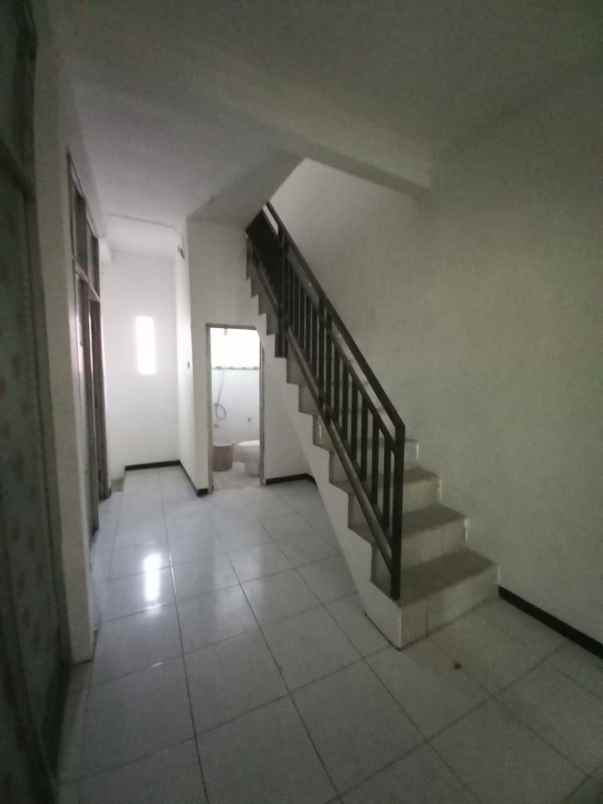 rumah disewakan joyoboyo wonokromo surabaya 2 lantai