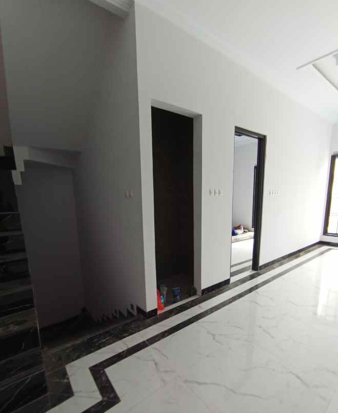 rumah elite mewah modern di jaksel nempel exit tol