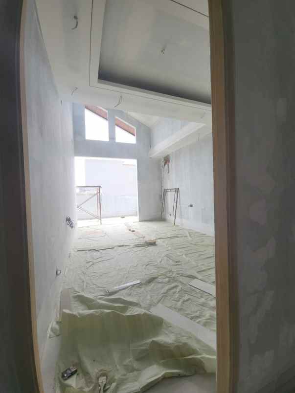 rumah furnished 3 lantai di puri indah jakarta barat
