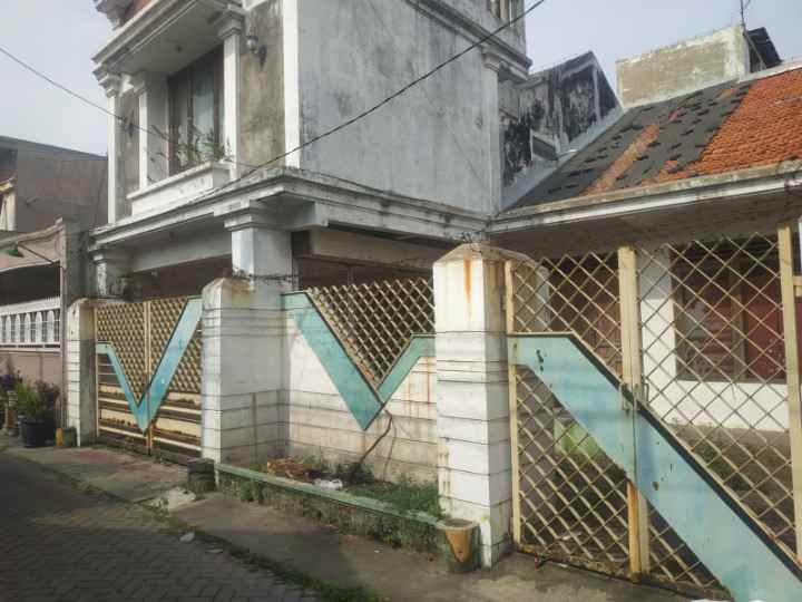 rumah hitung tanah strategis di tengah kota