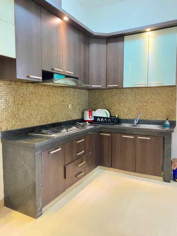 rumah hook di the green bsd dijual cepat bu