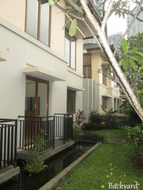 rumah jalan kemang eaya