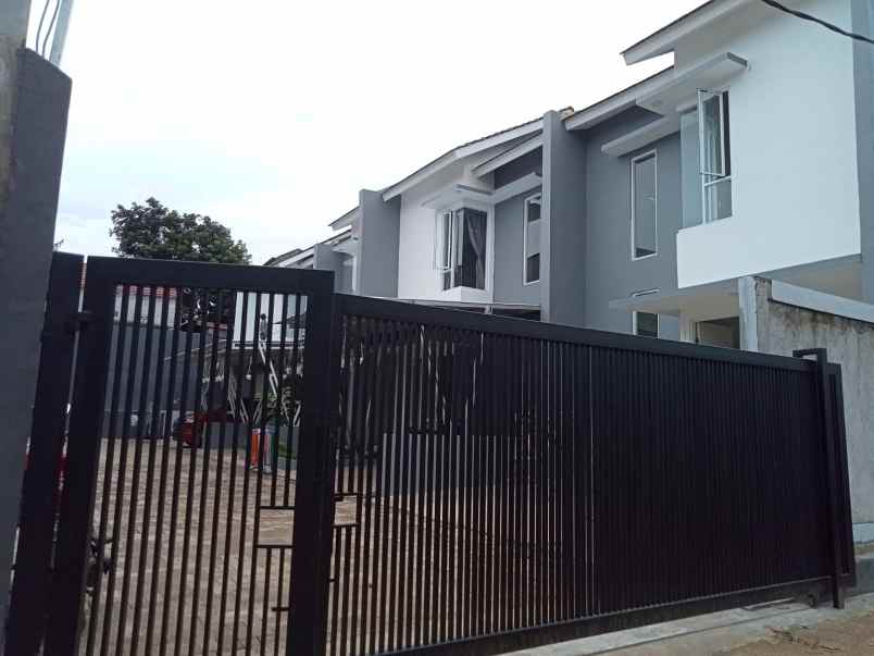 rumah jl baru luk serpong