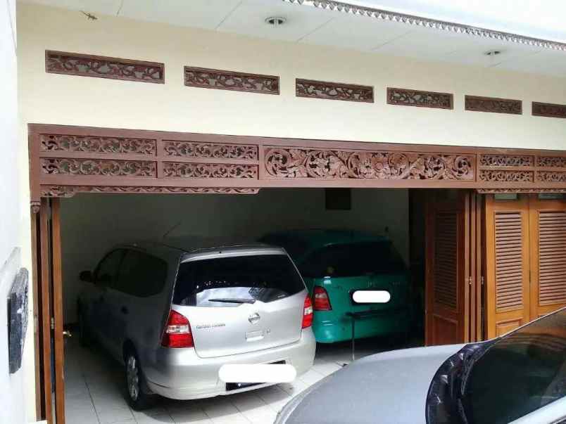 rumah kemang utara raya