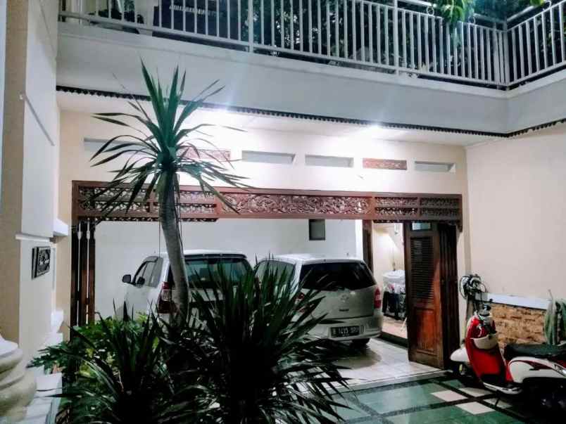 rumah kemang utara raya