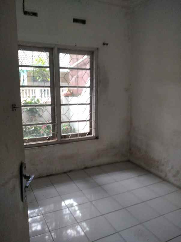 rumah komplek bukit cipageran lt luas shm