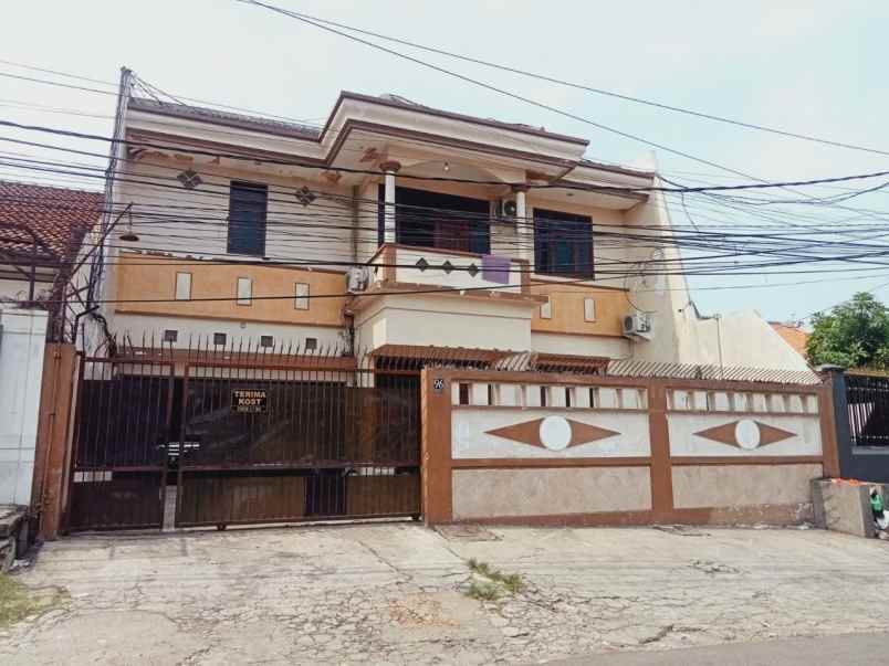 rumah kost dukuh kupang barat row 2 mobil