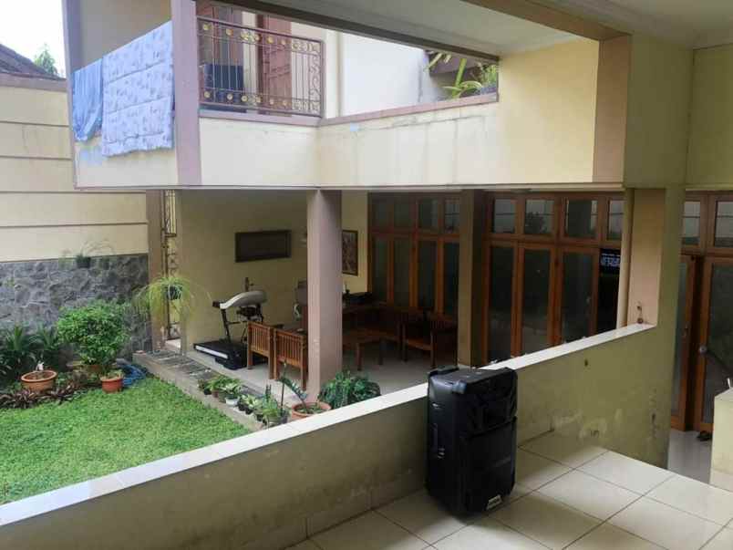 rumah lama tanah luas di cigadung dago bandung