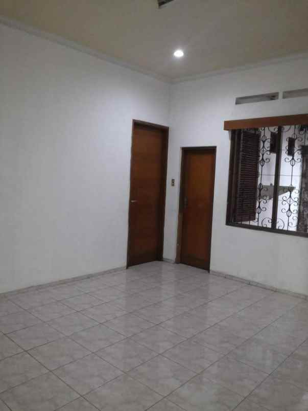 rumah luas 513m 4 1kt cempaka putih jakarta pusat