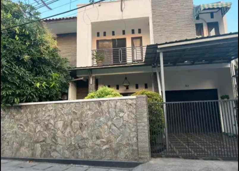 rumah mewah 2 lantai di jatiwaringin cantik nyaman