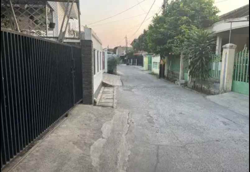 rumah mewah 2 lantai di jatiwaringin cantik nyaman