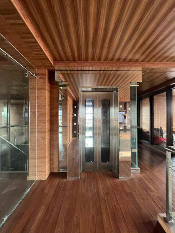 rumah mewah 3 lantai lift di pejaten harga spesial