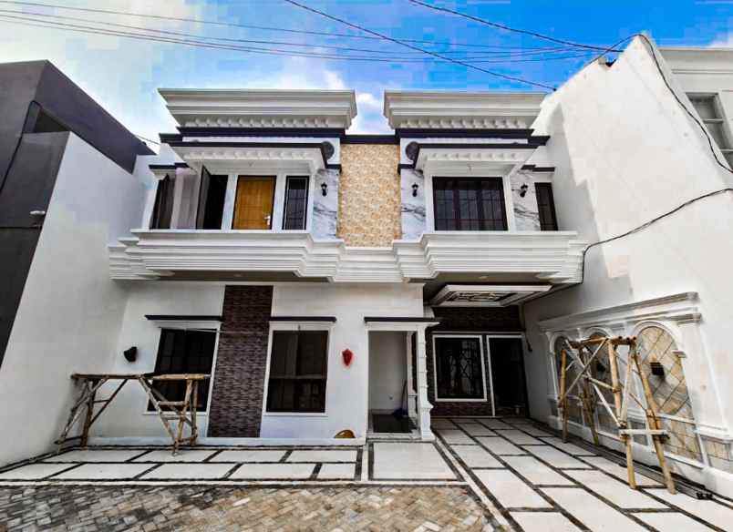 rumah mewah elegant 2 lantai di kota depok