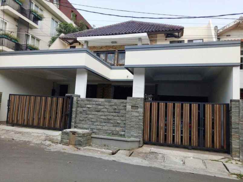 rumah mewah minimalis di jalan dwijaya kebayoran baru