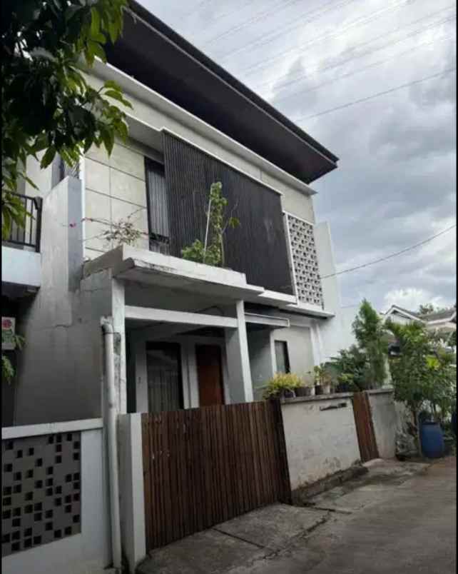 rumah mewah modern 2 lantai di pondok cikunir indah