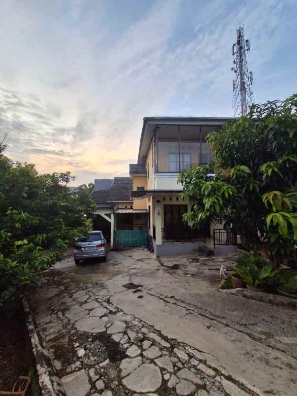 rumah mewah nempel taman kota cipayung jakarta