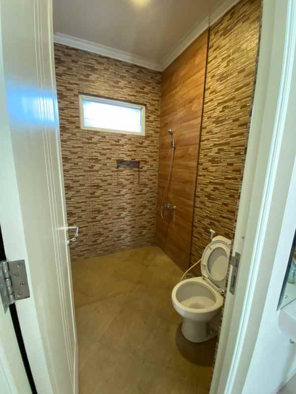 rumah mewah siap huni lokasi di villa puncak tidar