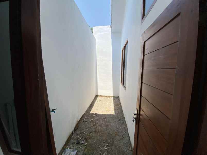 rumah minimalis dengan nuansa hangat menenangkan