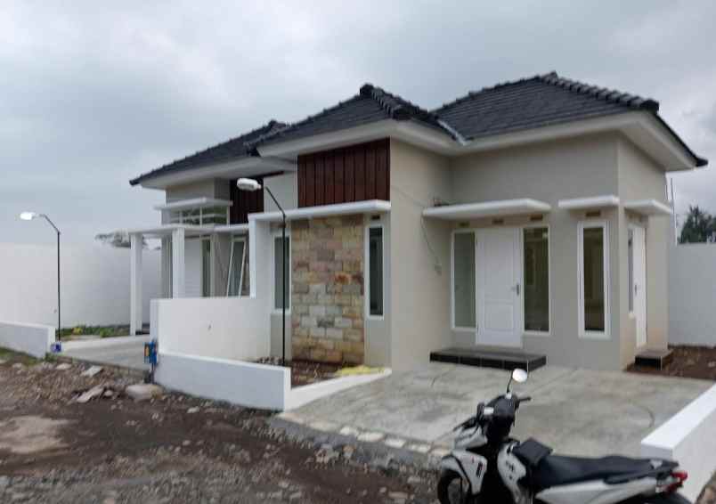 rumah modern 1 lantai lokasi kota malang