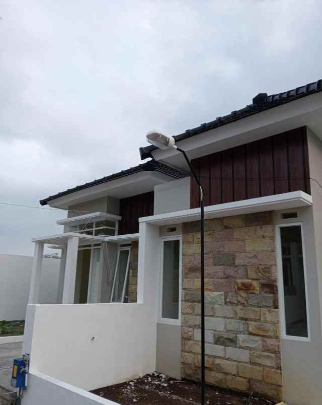 rumah modern 1 lantai lokasi kota malang