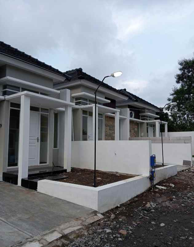 rumah modern 1 lantai lokasi kota malang