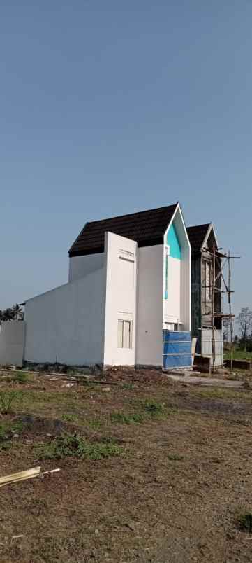 rumah modern konsep minimalis di tajinan