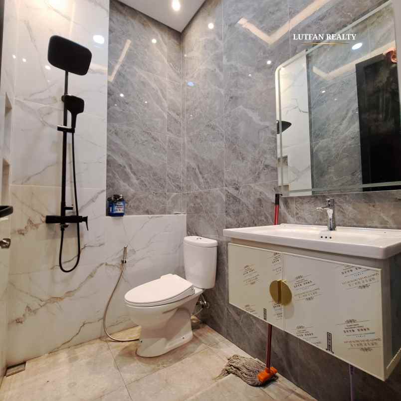 rumah modern kontemporer dalam cluster