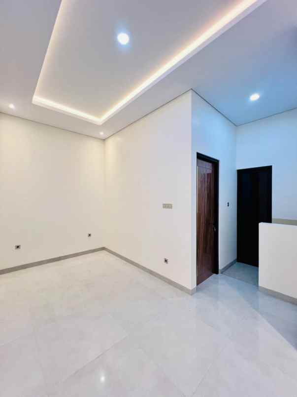 rumah modern kontemporer dalam cluster