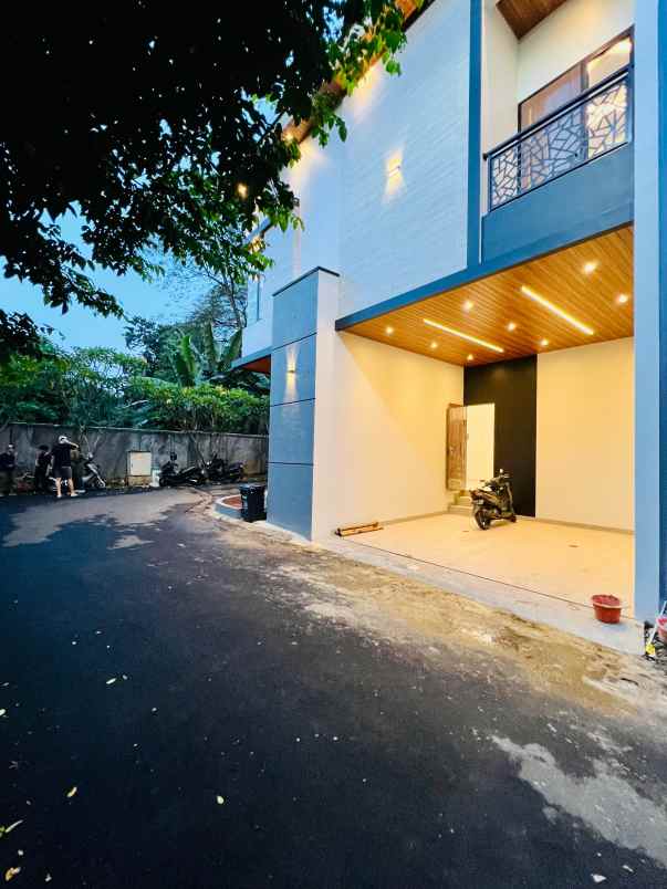 rumah modern kontemporer dalam cluster