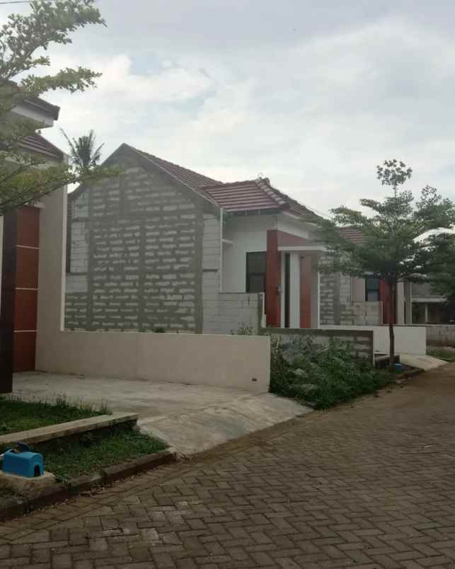 rumah modern minimalis dekat pasar pakis