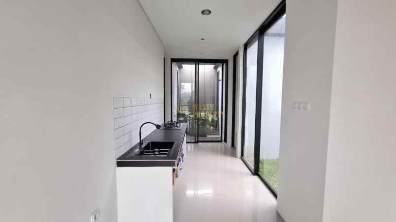 rumah modern tropis 6 menit dari pawon mbah gito