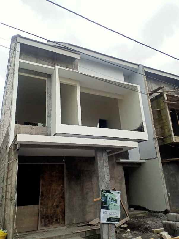 rumah murah 2 lantai 5 menit dari sleman city hall