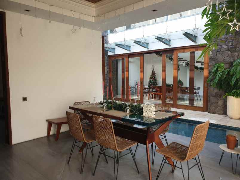 rumah pakuwon city villa royal minimalis siap huni